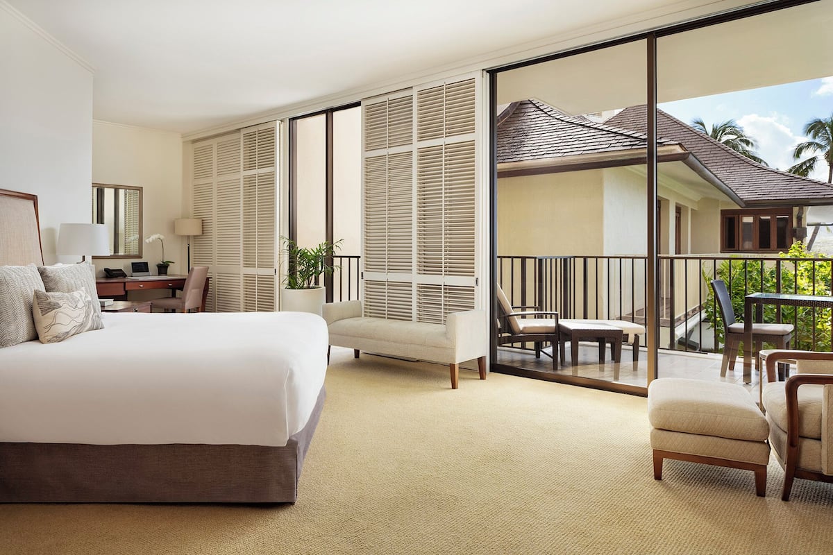 Executive Luxury Suite | Premium bedding, in-room safe, desk, laptop workspace