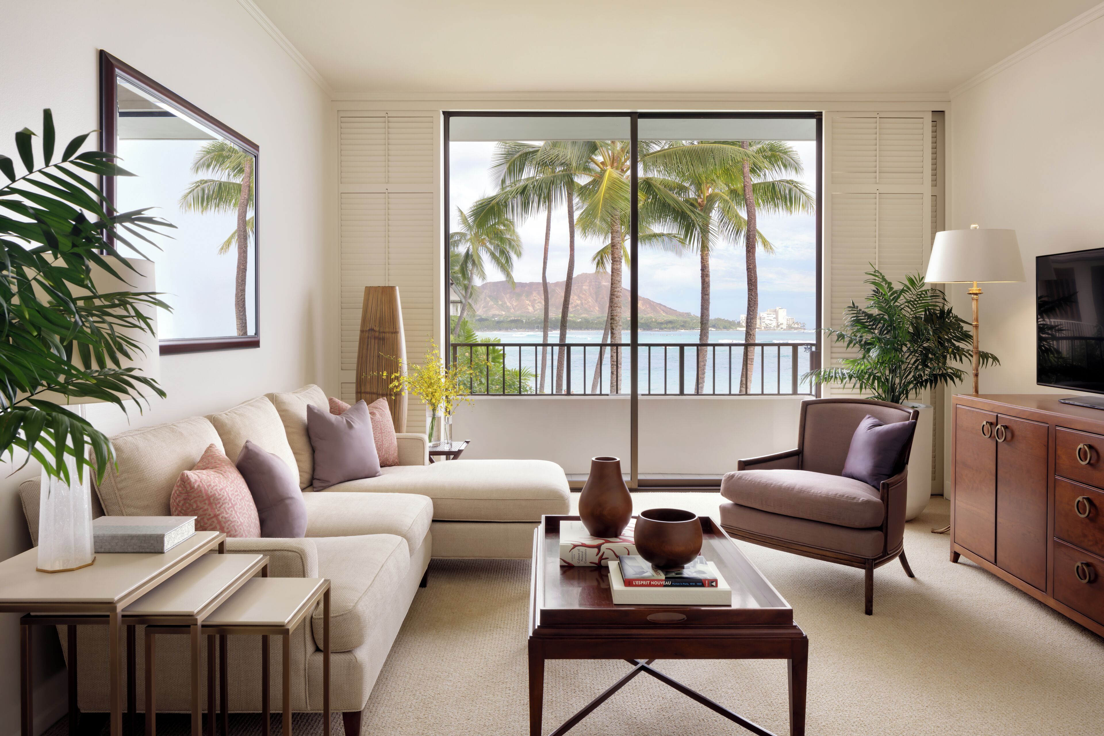 Executive Luxury Suite | Living area | 40-inch LCD TV with cable channels, TV