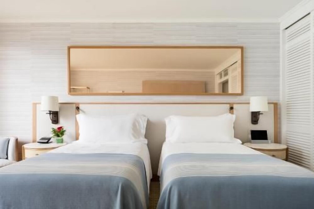 Premium bedding, in-room safe, desk, laptop workspace