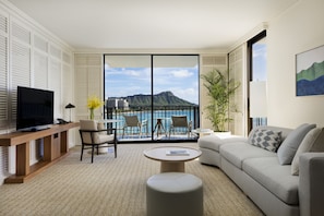 Premium bedding, in-room safe, desk, laptop workspace