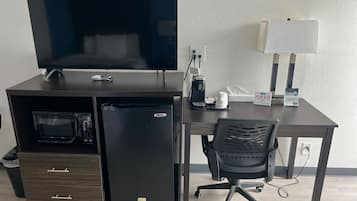 ๋ฃธ, ํธ์ฌ์ด์ฆ์นจ๋ 1๊ฐ, ๊ธ์ฐ | ๊ฑฐ์ค ๊ณต๊ฐ | ์์ฑ ์ฑ๋ ์์ฒญ์ด ๊ฐ๋ฅํ 40์ธ์น ํ๋ฉด TV, TV