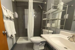 Combined shower/bathtub, free toiletries, hair dryer, towels