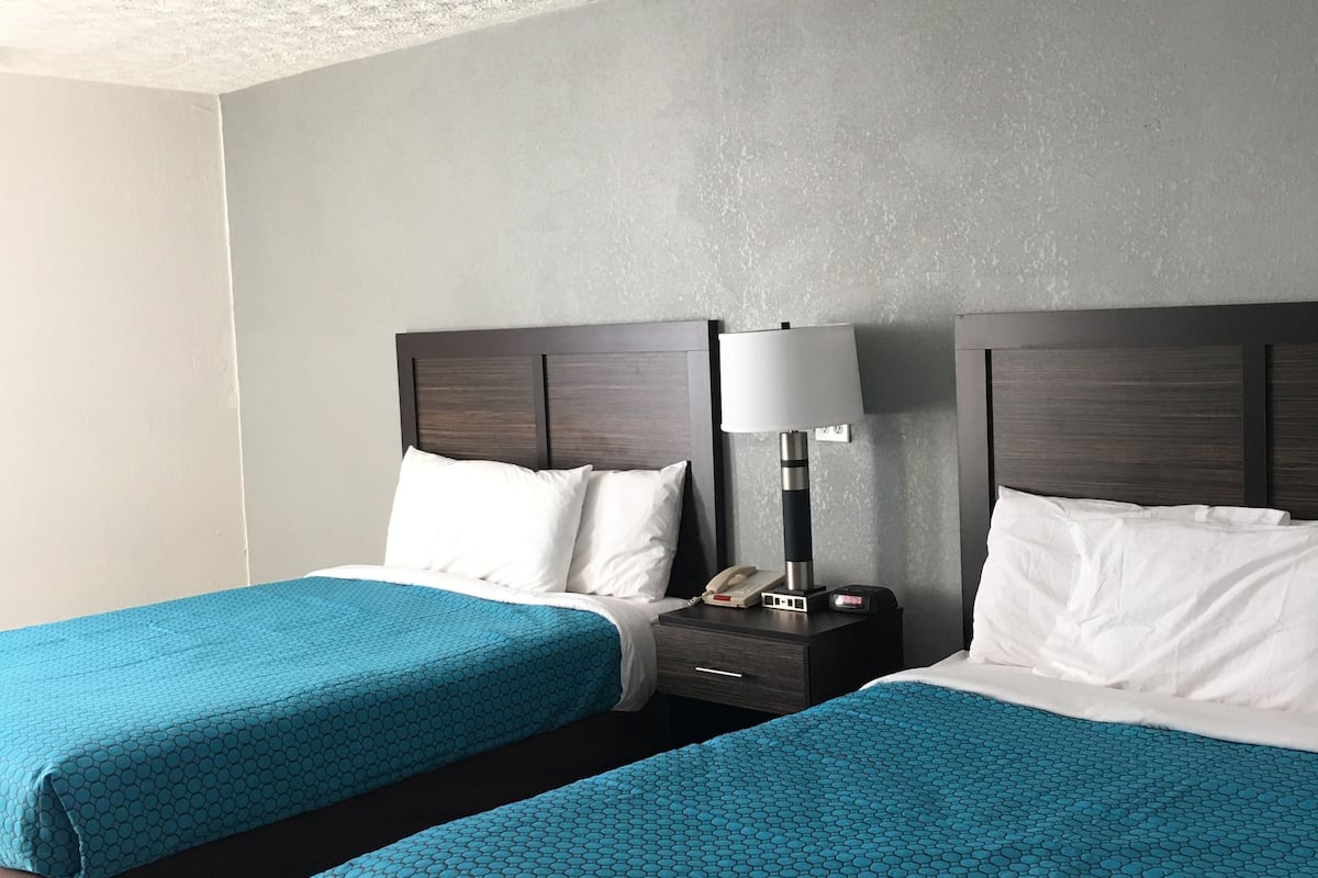 room, 2 double beds | free wifi, bed sheets