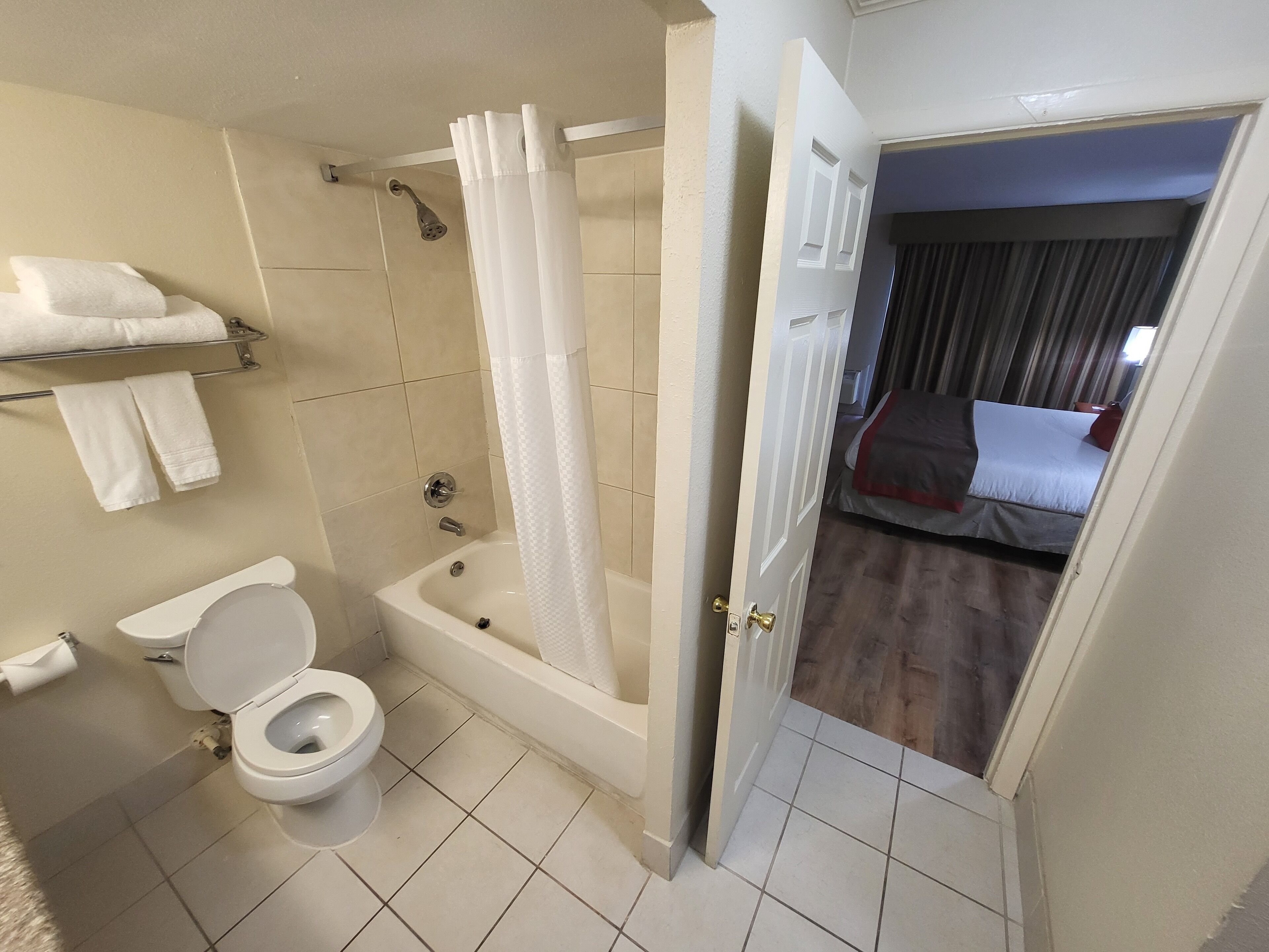 suite, 1 king bed with sofa bed, non smoking | bathroom | combined shower/bathtub, eco-friendly toiletries, hair dryer, towels