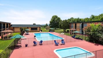 Sæsonbestemt udendørs pool