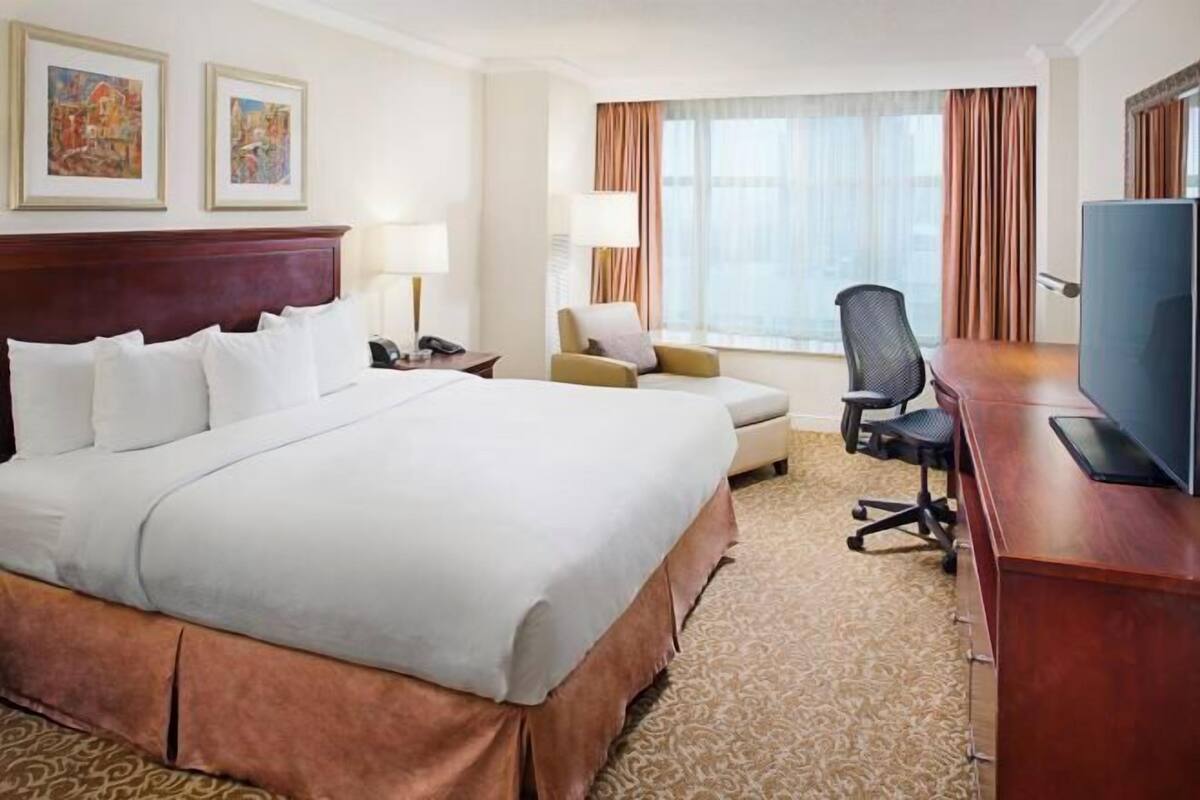 Premium bedding, in-room safe, iron/ironing board, cribs (free)