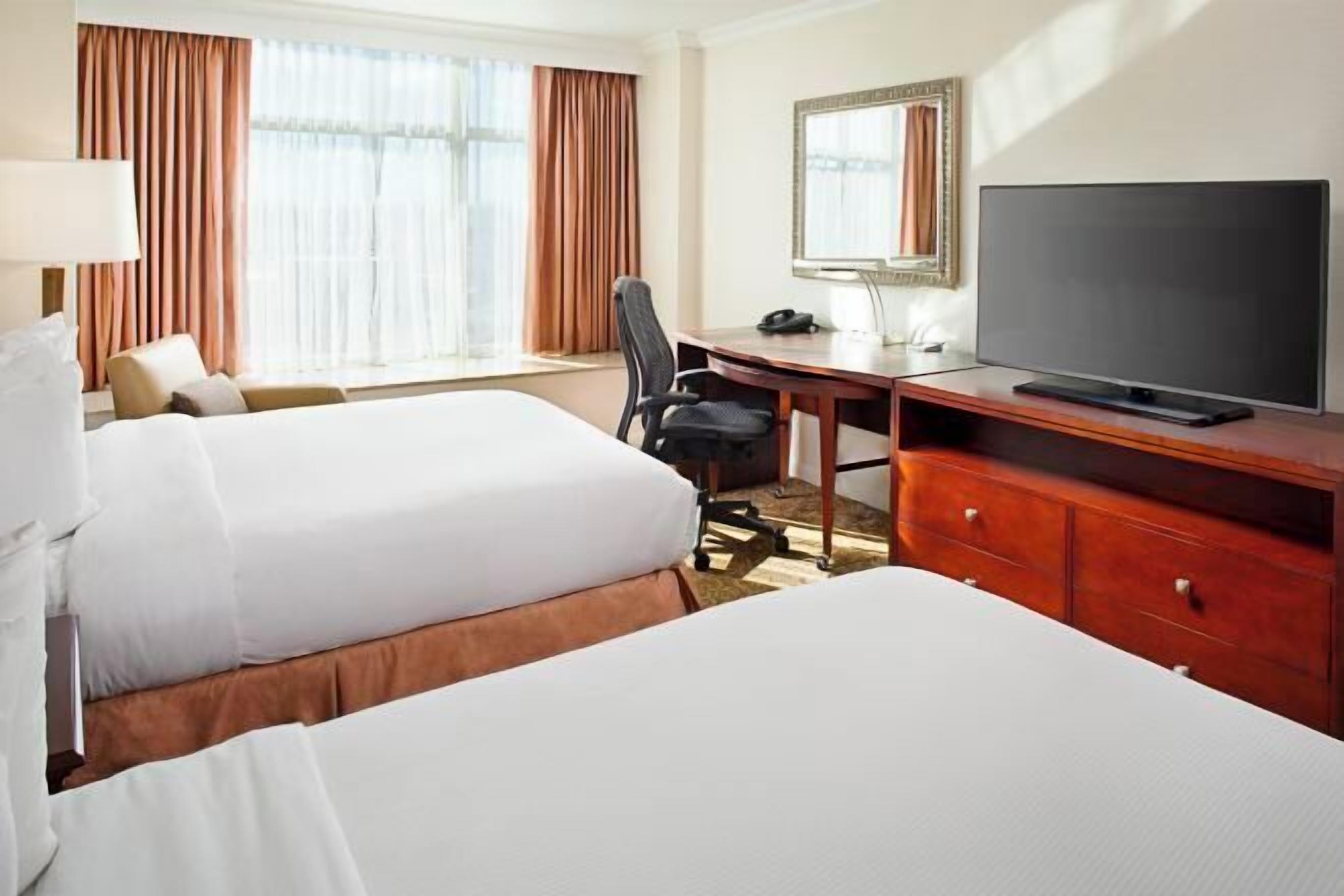 Premium bedding, in-room safe, iron/ironing board, WiFi