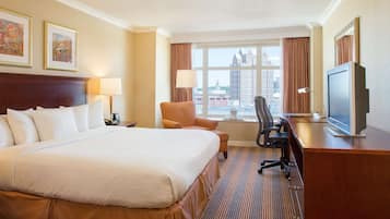 Rom, 1 kingsize-seng | Sengetøy av topp kvalitet, safe på rommet og strykejern/-brett