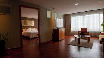 Phòng Suite Superior | Bộ đồ giường cao cấp, chăn bông, nệm cao su hoạt tính (memory foam)