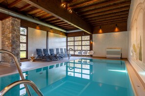 Indoor pool, sun loungers