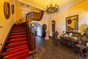Staircase - Top Hotel Jagdschloss Niederwald (Ruedesheim am Rhein)