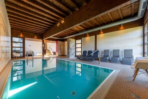 屋内プール、サンラウンジャー