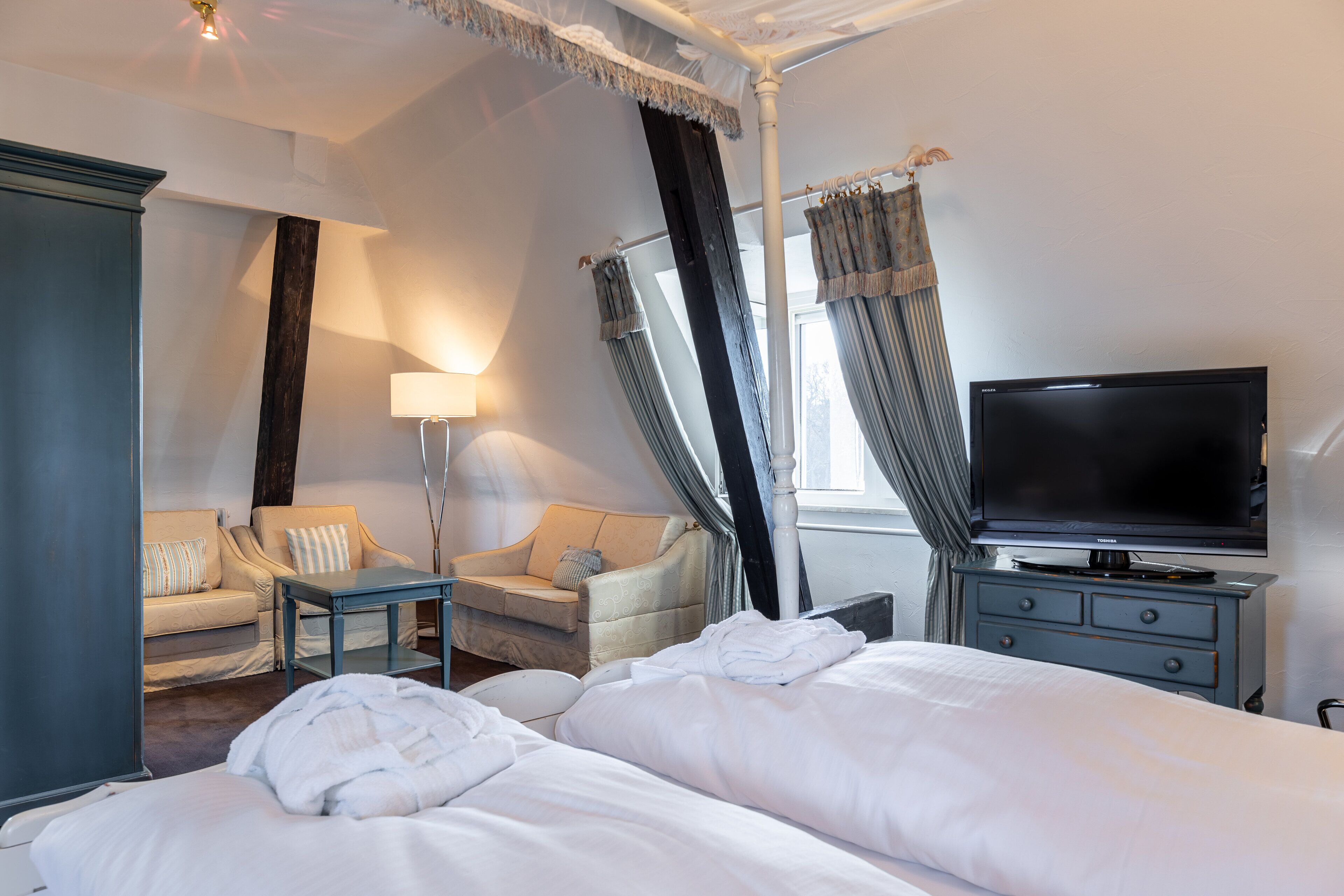 suite | 1 bedroom, hypo-allergenic bedding, down duvets, in-room safe