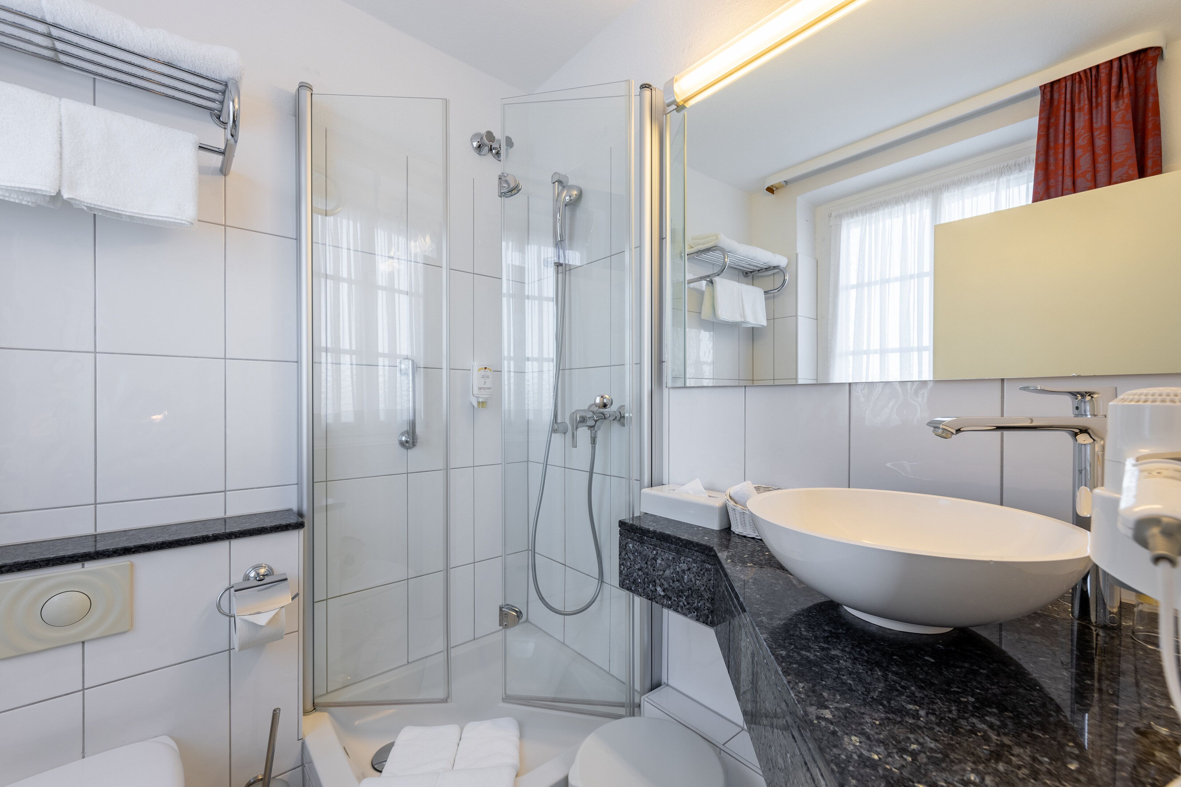 basic double room | bathroom | shower, deep-soaking bathtub, free toiletries, bathrobes