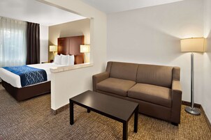 Colchones con pillow-top, escritorio y cortinas blackout 