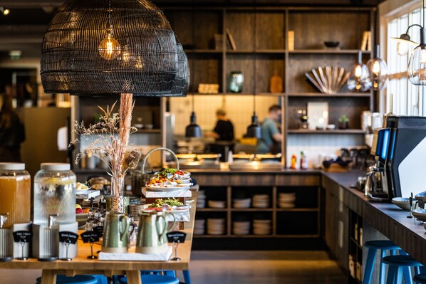 Daily buffet breakfast (DKK 180 per person)