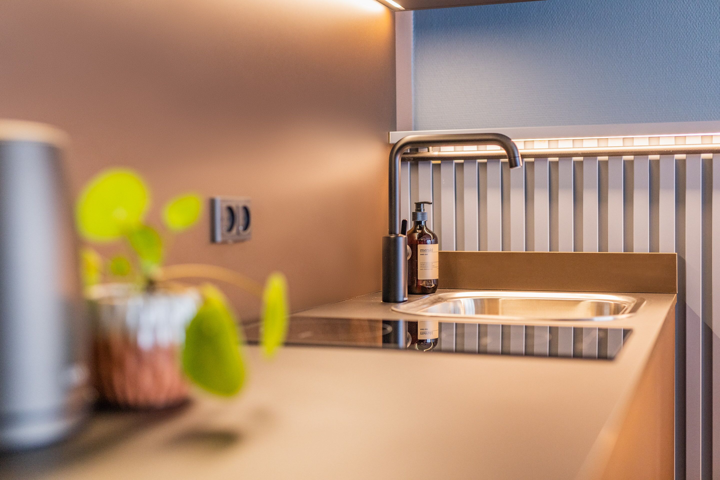 studio, kitchenette | private kitchenette