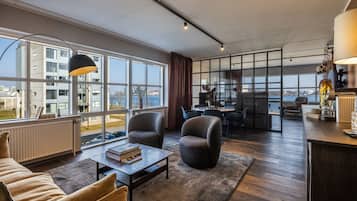 Exclusive Suite, Harbor View | Hypo-allergenic bedding, desk, laptop workspace, blackout drapes