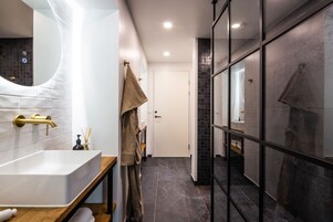 Exclusive Suite, Harbor View | Bathroom | Free toiletries, hair dryer, towels, soap