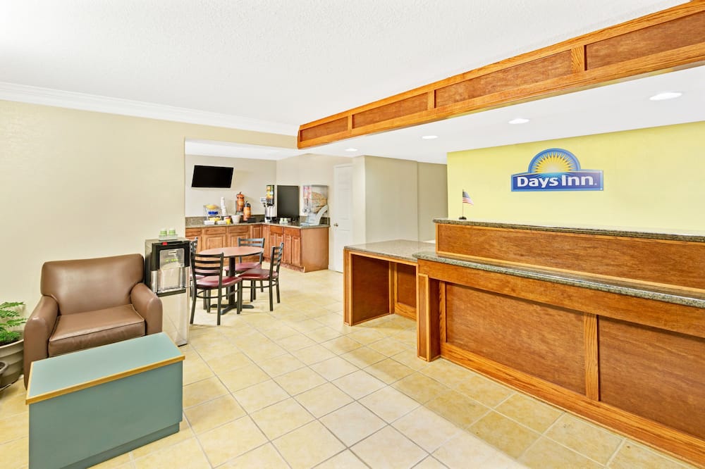Days Inn by Wyndham Overland Park/Metcalf/Convention Center