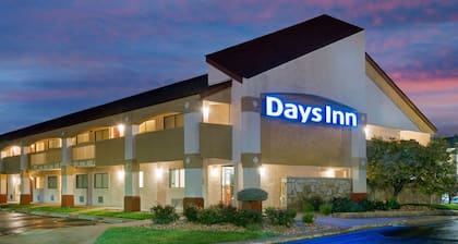 Days Inn by Wyndham Overland Park/Metcalf/Convention Center