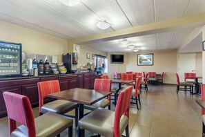 Free daily full breakfast - Comfort Inn University Center (Fairfax)