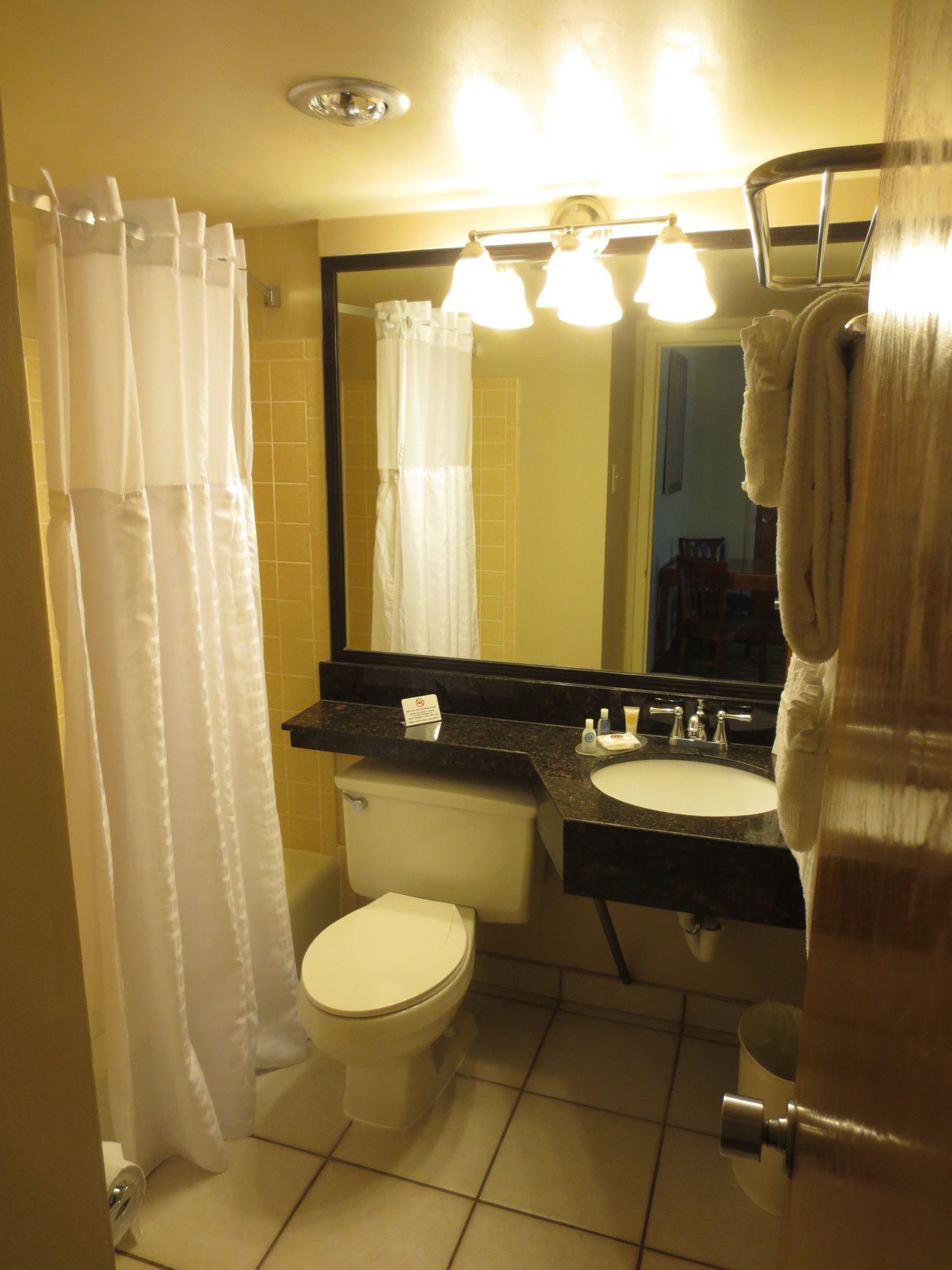 Salle de bain | Articles de toilette (gratuits), séchoir à cheveux, serviettes fournies