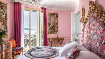 Egyptian cotton sheets, premium bedding, minibar, in-room safe