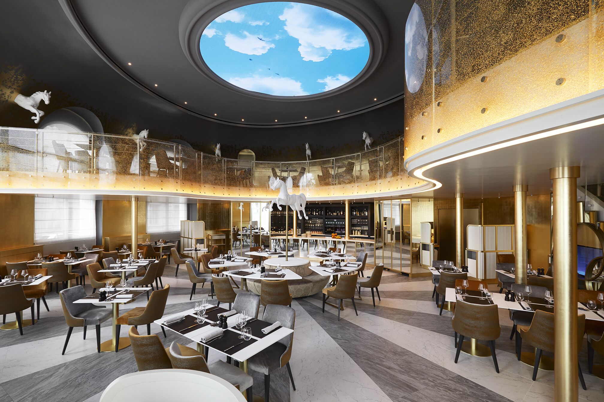 2 restaurants; breakfast, lunch and dinner served 