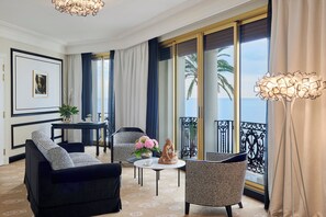 Junior Suite (Luxe) | 1 bedroom, Egyptian cotton sheets, premium bedding, minibar