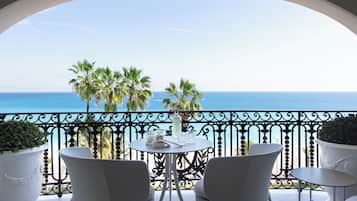 Egyptian cotton sheets, premium bedding, minibar, in-room safe