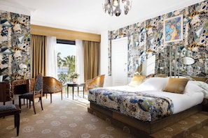Habitación Deluxe, vista al mar | Sábanas de algodón egipcio, ropa de cama de alta calidad y minibar