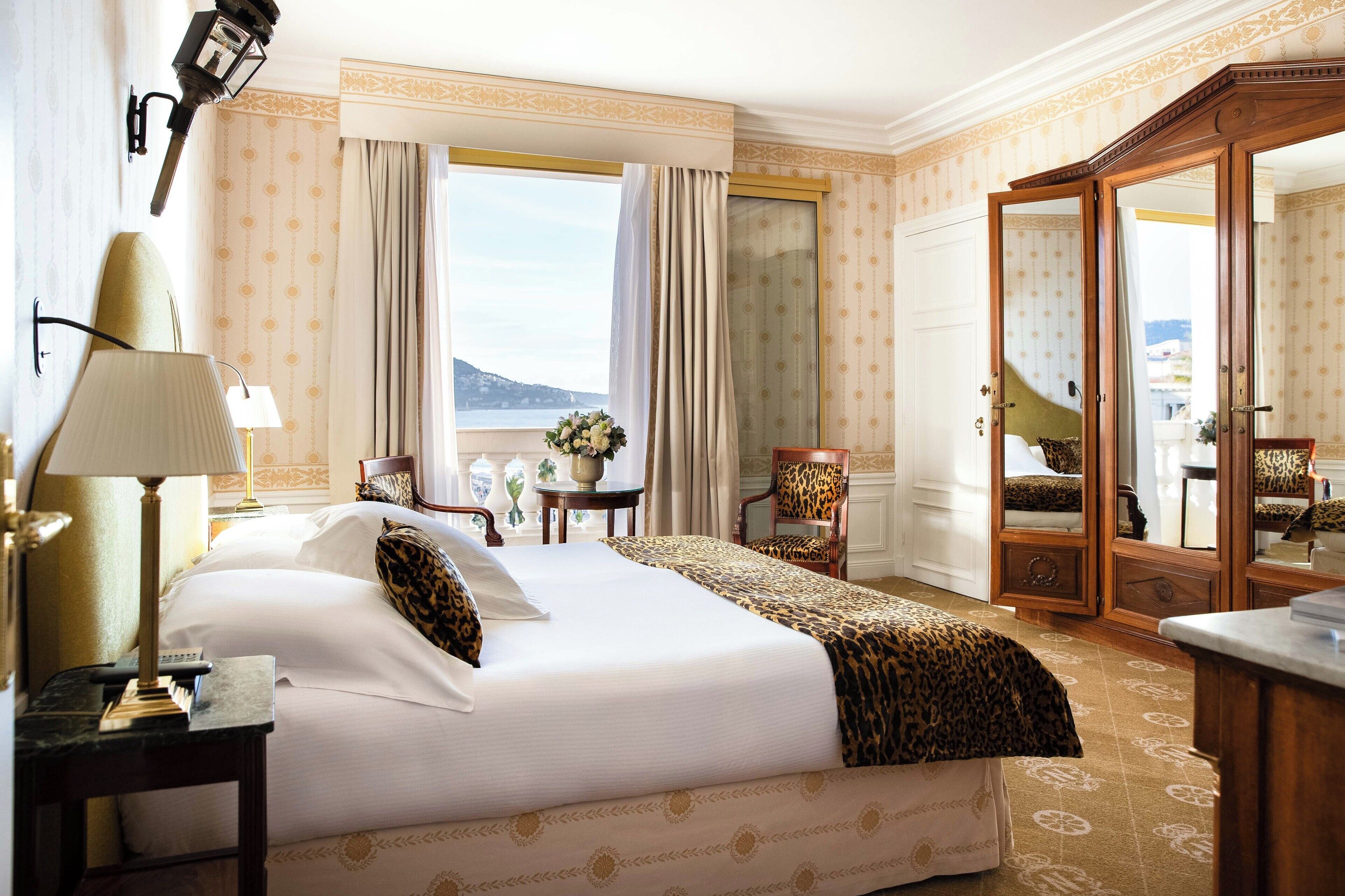 Deluxe Room, Sea View | Egyptian cotton sheets, premium bedding, minibar, in-room safe