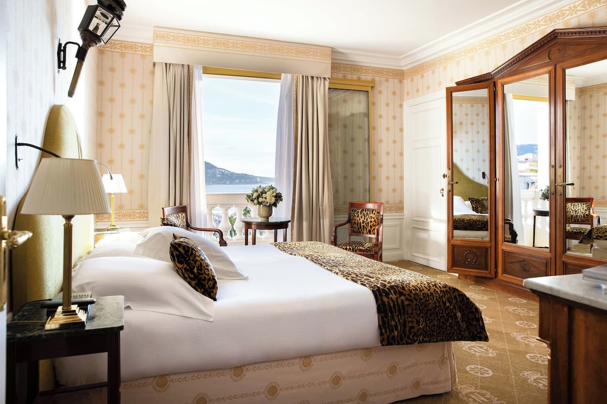 Deluxe Room, Sea View | Egyptian cotton sheets, premium bedding, minibar, in-room safe