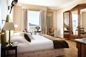 Habitación Deluxe, vistas al mar | Sábanas de algodón egipcio, ropa de cama de alta calidad, minibar