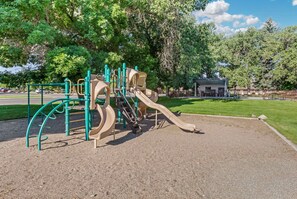 Children’s play area – outdoor