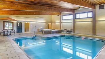 Piscine couverte, piscine extérieure (ouverte en saison)