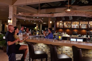 2 barer/lounger, bar vid poolen och strandbar