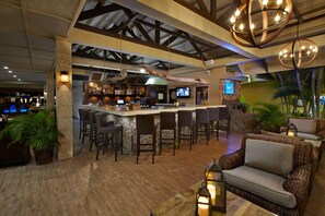 2 bars/lounges, poolside bar, beach bar - Manchebo Beach Resort and Spa (Oranjestad)