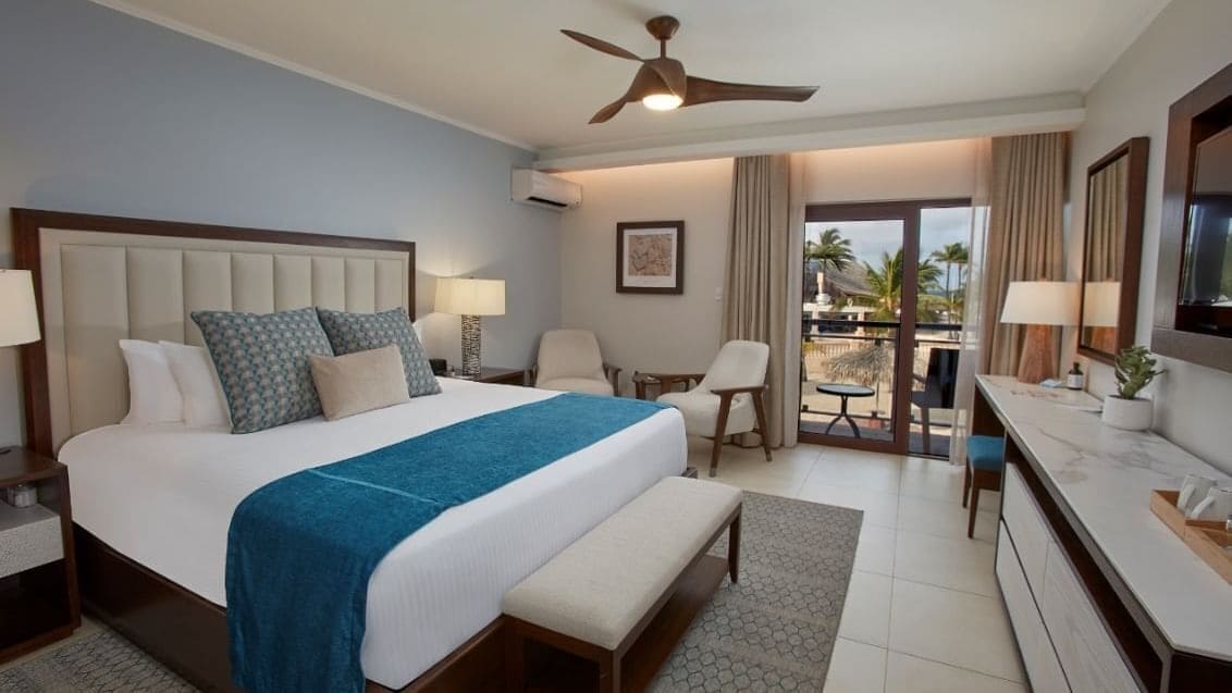 Egyptian cotton sheets, premium bedding, down comforters, pillowtop beds