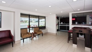Lobby - Red Roof Inn PLUS+ Nashville South - Fairgrounds (Nashville)