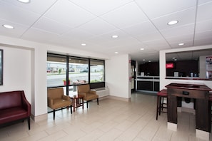 Lobby - Red Roof Inn PLUS+ Nashville South - Fairgrounds (Nashville)