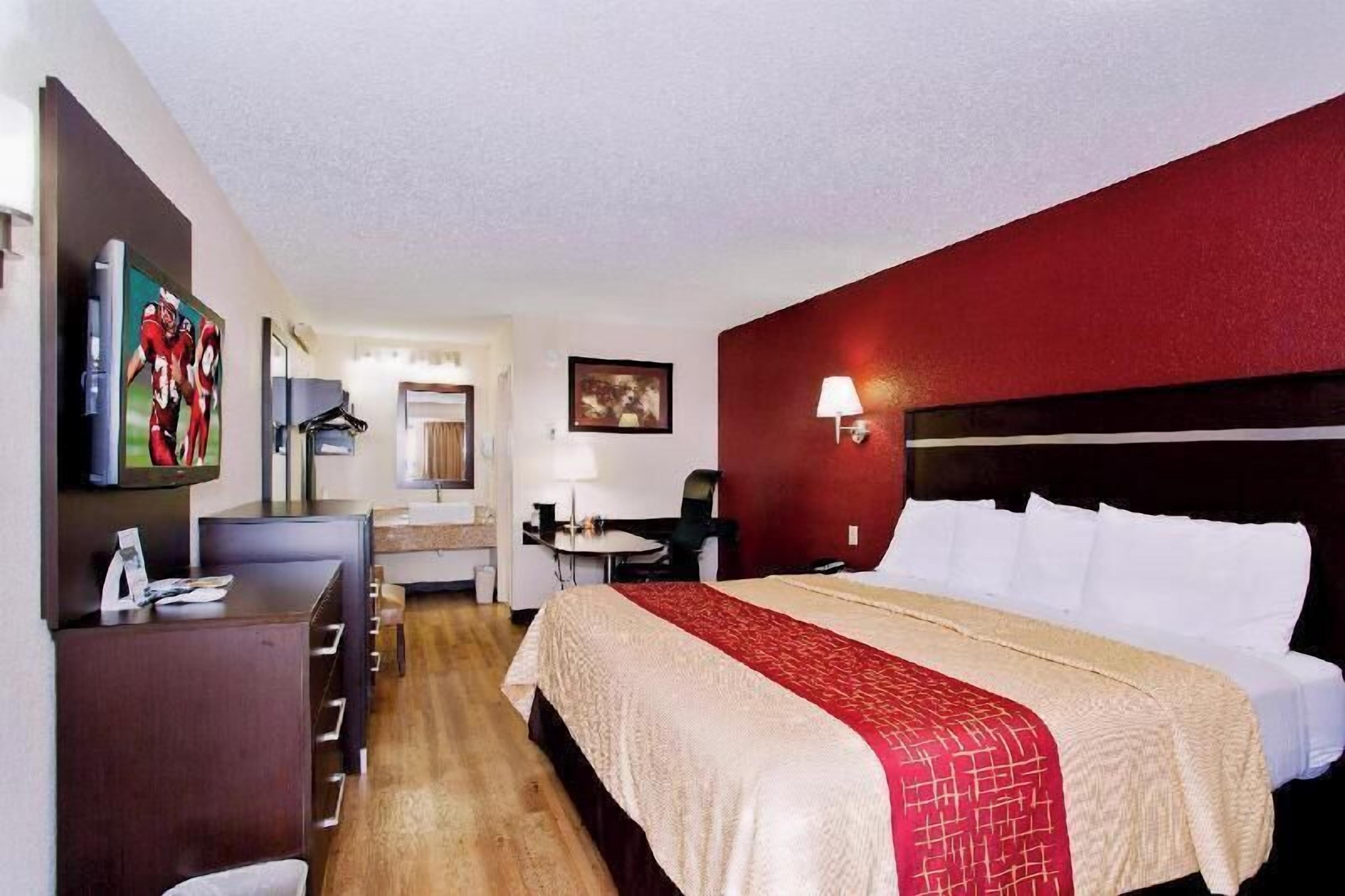 Free WiFi, bed sheets, alarm clocks