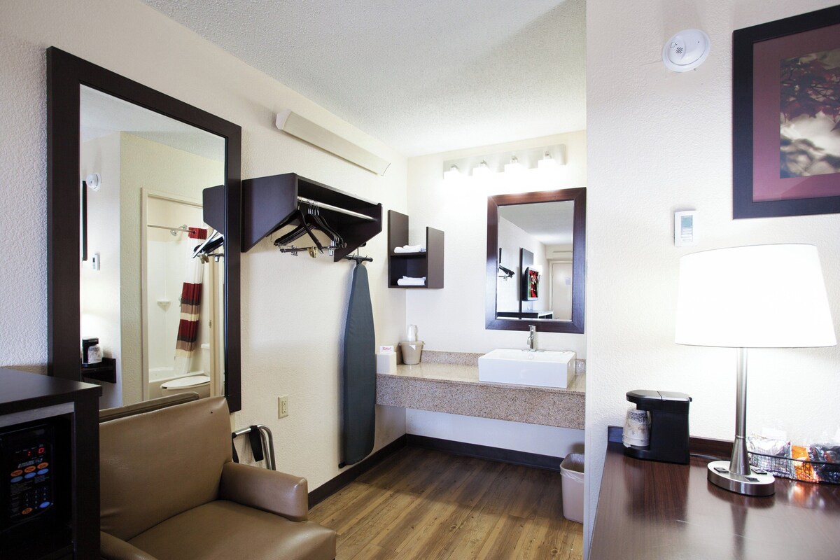 WiFi (free), alarm clocks, bed sheets