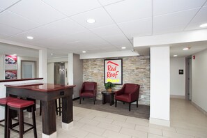 Lobby - Red Roof Inn PLUS+ Nashville South - Fairgrounds (Nashville)