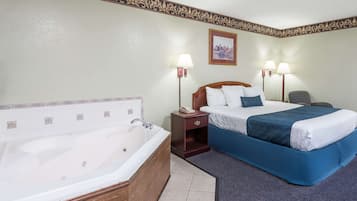 Deluxe Studio Suite, 1 King Bed, Non Smoking | 1 bedroom, premium bedding, desk, laptop workspace