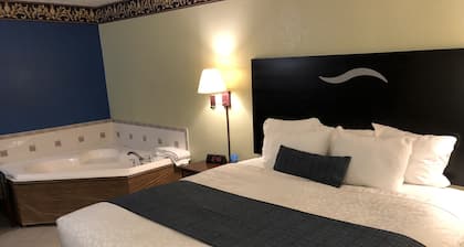 Days Inn & Suites by Wyndham Youngstown / Girard Ohio