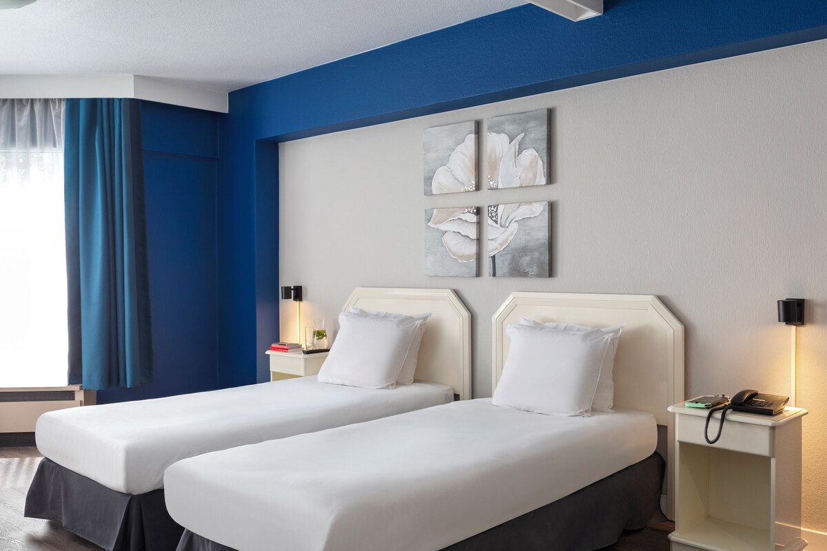Comfort Twin Room, Accessible | Desk, laptop workspace, blackout drapes, WiFi (free)