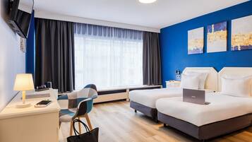 Chambre Standard Twin (EU Area View) | ห้องพักตกแต่งอย่างมีเอกลักษณ์, โต๊ะทำงาน, พื้นที่ทำงานแบบใช้แล็ปท็อป