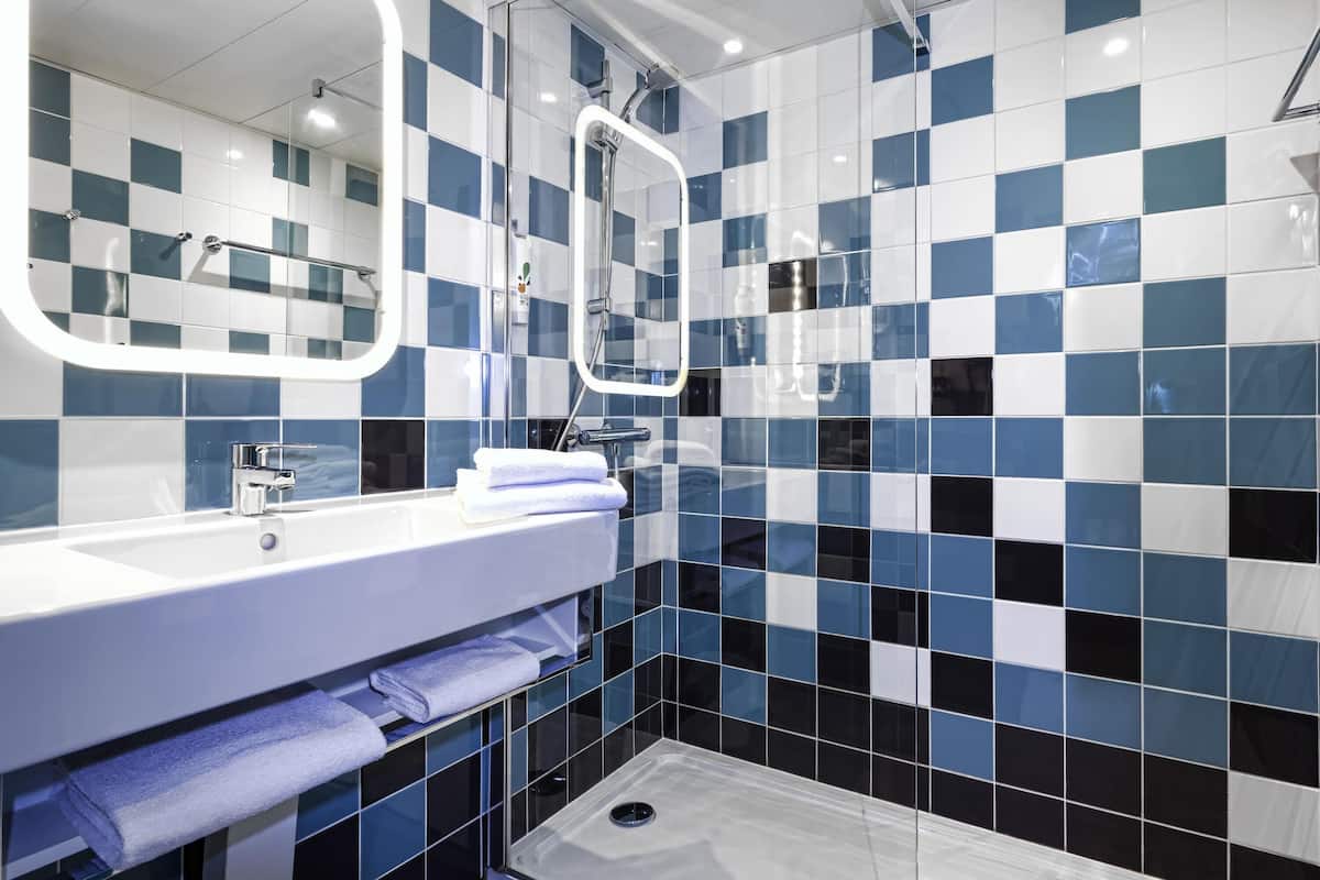 comfort room with 1 double bed | premium bedding, desk, blackout curtains, soundproofing